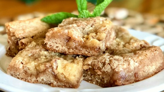 snickerdoodle cake with streusel topping