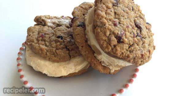 Spiced Apple Oatmeal Cookie ce Cream Sandwiches