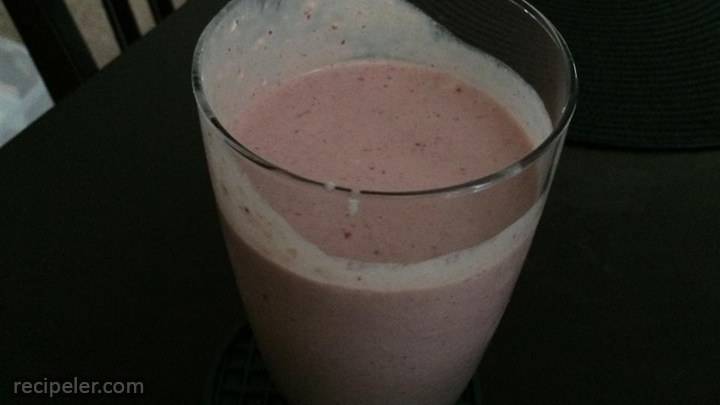strawberry-banana-peanut butter smoothie
