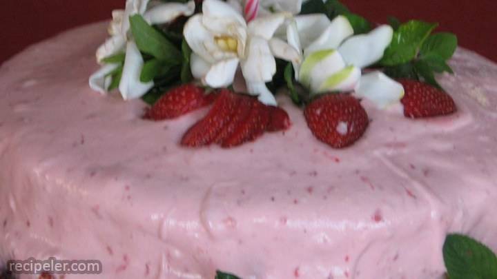 strawberry dream cake