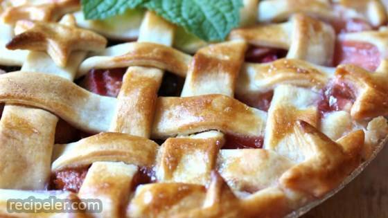 Strawberry Raisin Rhubarb Pie