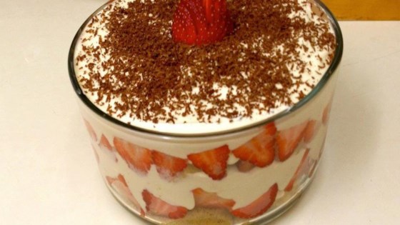 strawberry tiramisu trifle