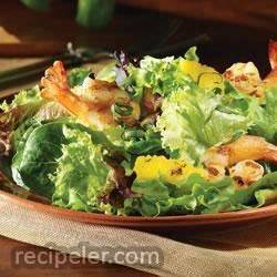 Summer Salad with Grilled Shrimp and Pineapple in Champagne Vinaigrette