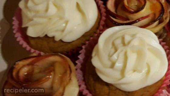 Sweet Pumpkin Cupcakes with Cream Cheese Frosting