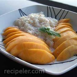 thai sweet sticky rice with mango (khao neeo mamuang)