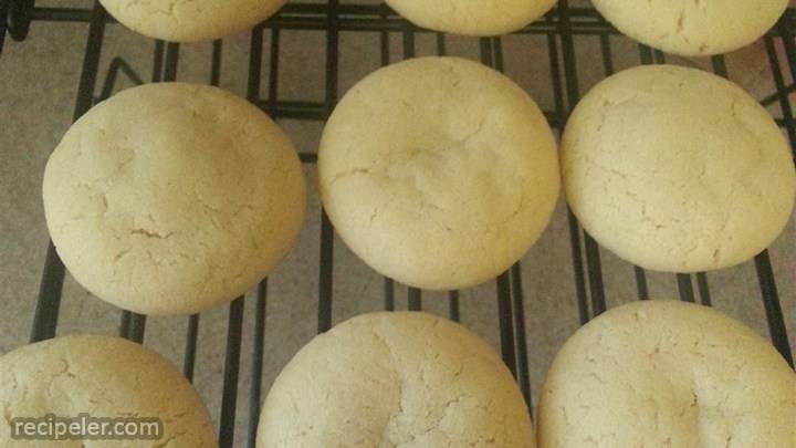 the easiest, yummiest sugar cookies ever!!!