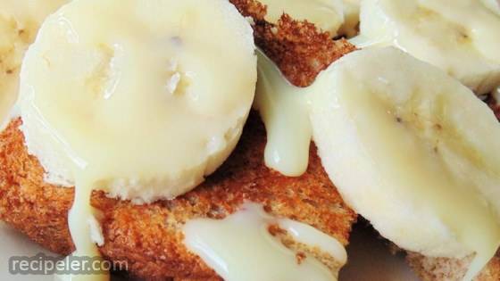 Toast with Banana Topping