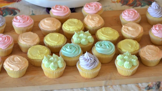vanilla cupcakes with swiss meringue buttercream