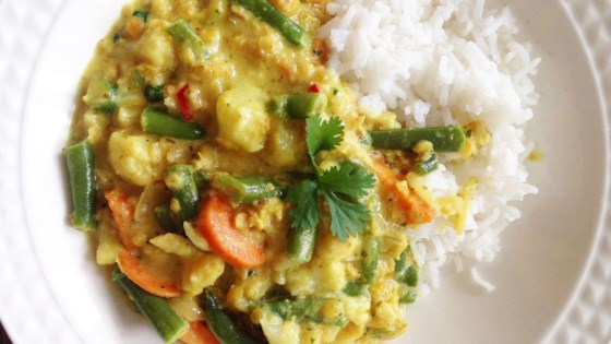 vegan ndian curry with cauliflower and lentils