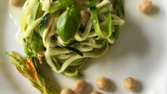 vegan zucchini noodles with chickpeas and zucchini blossoms