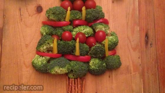 Vegetable Christmas Tree with Broccoli