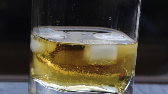 whiskey ginger cocktail