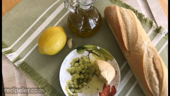White Balsamic Vinegar and Olive Oil Dipping Sauce
