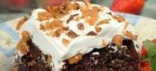 chocolate butterfinger-caramel cake