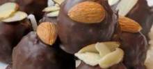 Famous Coconut-Almond Balls