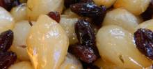 glazed pearl onions with raisins and almonds