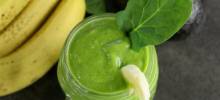 green smoothie with maca powder