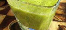 orange-pear green smoothie with bok choy