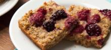 overnight oatmeal bars with mixed berries