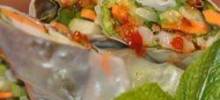shrimp summer rolls with asian peanut sauce