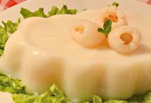 almond jell-o&#174; with lychee