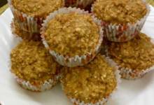 applesauce-oat muffins