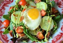 bacon and egg breakfast salad with avocado dressing