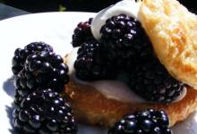 blackberry puff pastry tarts