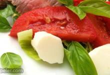 Caprese Salad with Grilled Flank Steak