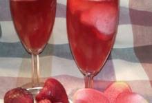 champagne with strawberries