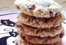 chewy oatmeal cherry toffee crisps