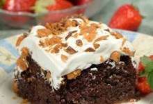 chocolate butterfinger-caramel cake