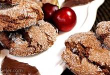 Easy Chocolate Crackled Cookies