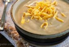 Easy Slow Cooker Cauliflower Soup with Cheese