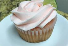 frosted pink lemonade cupcakes
