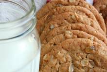 ginger-touched oatmeal peanut butter cookies
