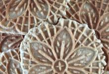 gingerbread pizzelle