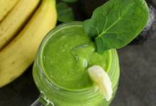 green smoothie with maca powder