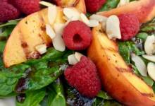 grilled peach salad with spinach and raspberries