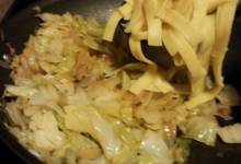 halushki (vegetarian fried cabbage and noodles)