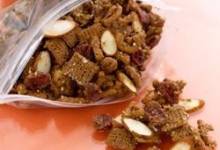 heart-y antioxidant almond snack mix