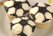 how to decorate soccer cupcakes
