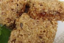 nutty oatmeal apricot squares