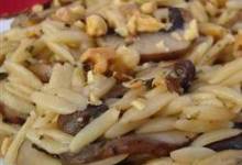 orzo with mushrooms and walnuts