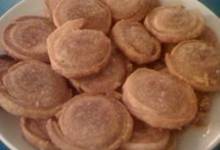 piggies (sugar and cinnamon pie dough cookies)