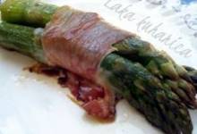 prosciutto-wrapped asparagus and mozzarella parcels