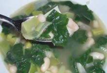 Spinach and Leek White Bean Soup