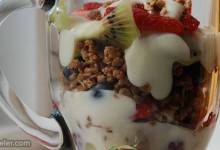 summer berry parfait with yogurt and granola
