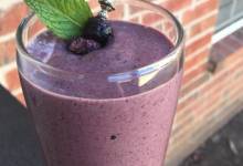 superfood berry-green smoothie