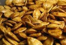 toasted pumpkin seeds with sugar and spice